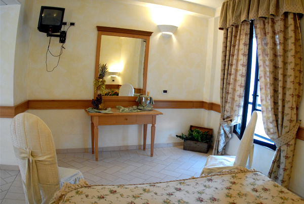 Hotel Pace San Giovanni Rotondo Phòng bức ảnh