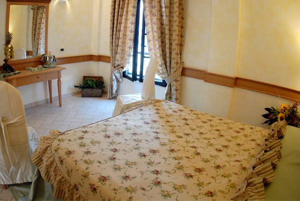 Hotel Pace San Giovanni Rotondo Phòng bức ảnh